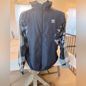 Men’s blue,blue camo sleevesLike new Large,has two zipper pockets attached hood